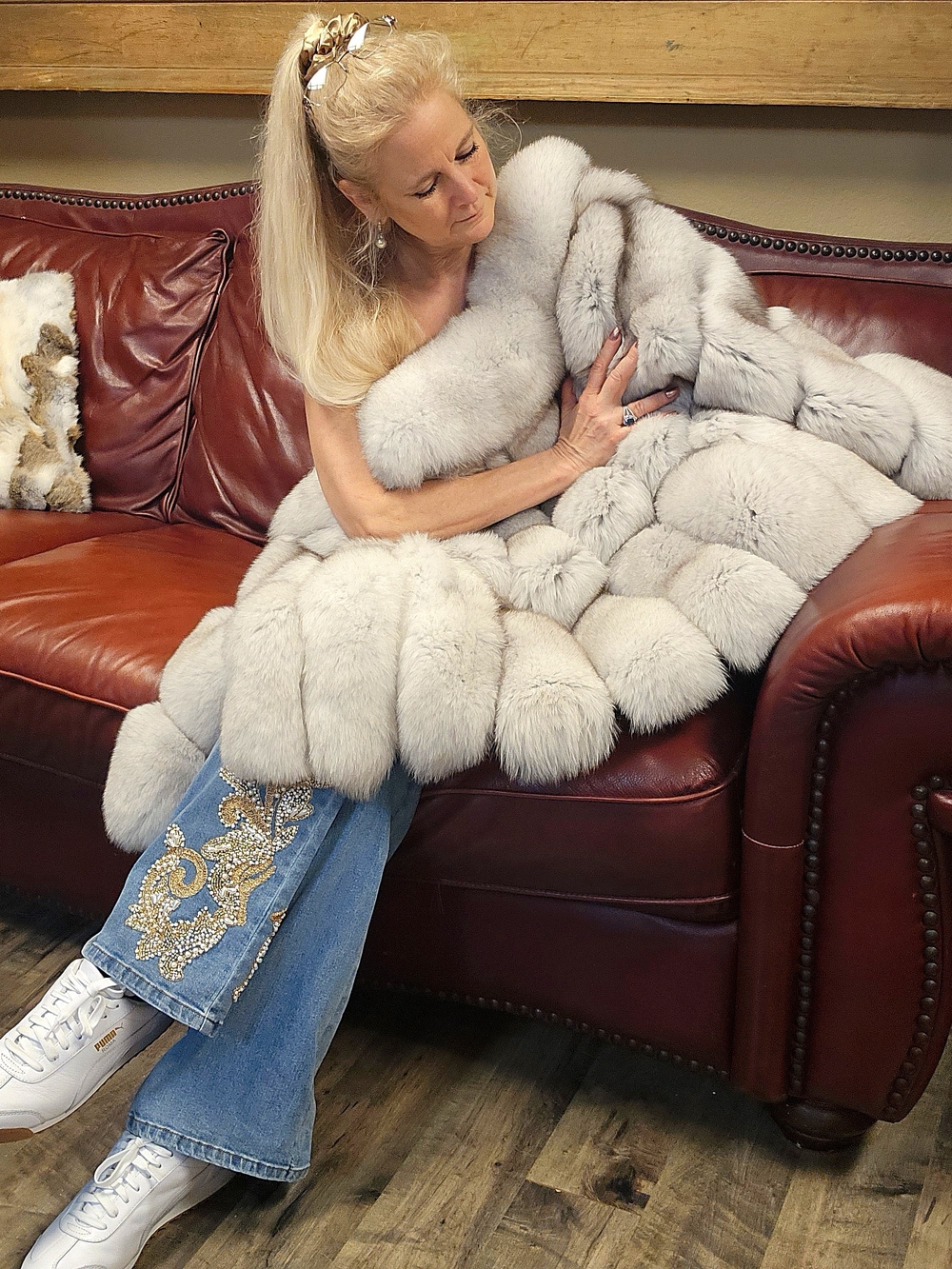 NWT Ultra Plush White Fox Fur Coat With Grey Highlights & Rolling Sleeves Sz S-M